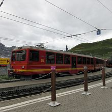 赤い登山列車です。