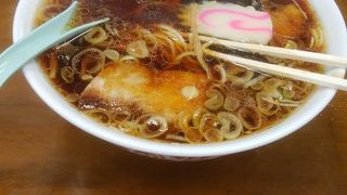 お昼時は平日でも混雑