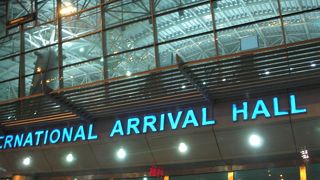 エジプト航空の拠点空港で、空港内は広くて空間も多かった印象でした。