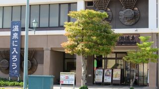 目の前には海が広がっています。