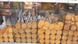 人形焼きとおせんべいと