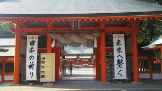 那智熊野大社と比べれば駐車場からすぐで参拝しやすい