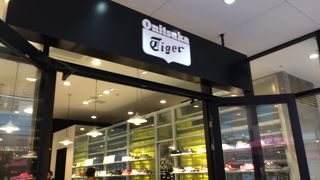 オシャレで可愛い靴がいっぱい売っていました☆