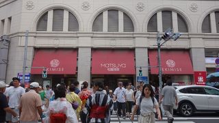 下町っぽい雰囲気のデパート