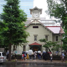 道向かいのほうが全体像が撮れますね