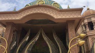 インド映画の雰囲気が味わえます