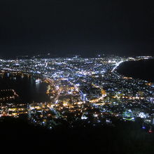 日が暮れてしまうと宝石箱のようになっていました。