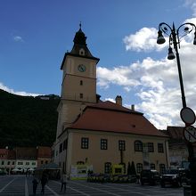 旧市庁舎の博物館と中央広場