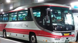 昔は一般の路線バスタイプが結んでいた横浜羽田線