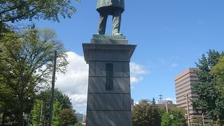 威厳のある二人の銅像