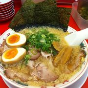 背油こってりラーメンが食べれます