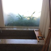 アロマオイル、バスソルトが置いてあります。