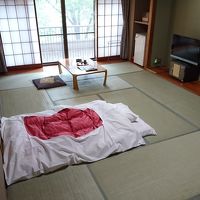 低層階眺望なし、2食付税込み約7900円の和室です。