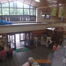 ２Fから眺めた館内の様子