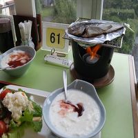朝食アジの干物食べ放題です