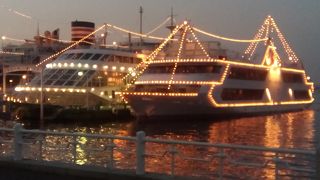 海を見ながらのんびりくつろぐ