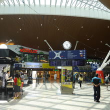 ターミナルCの中央部付近は店も多いです