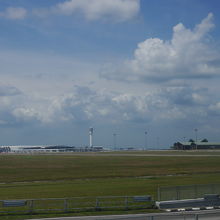 エアロトレインから見える空港内の景色です