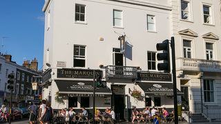 イギリスの一般的なパブ