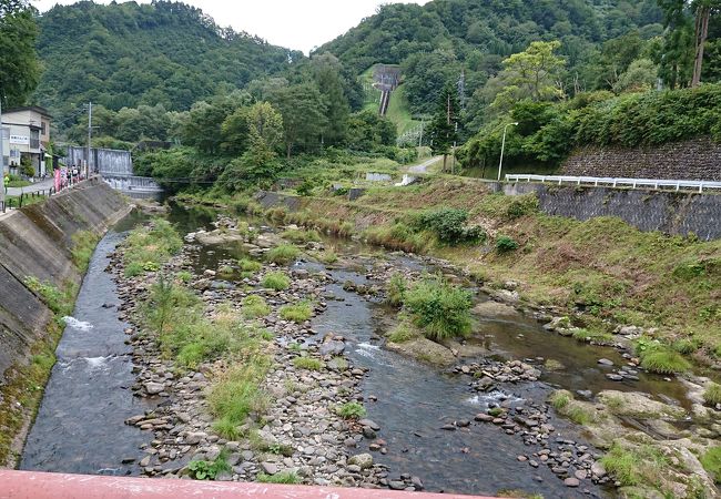 肘折温泉に流れる川