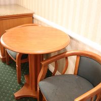 テーブルと椅子が２つあるのはいいです