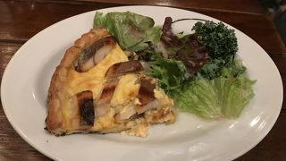 屋内なのにオープン風ビアレストラン