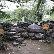 片隅に小さな天守台