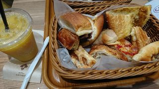 朝のパンバイキングやってます