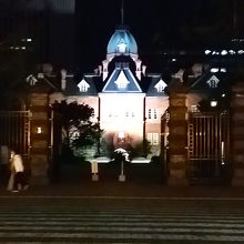 夜の庁舎