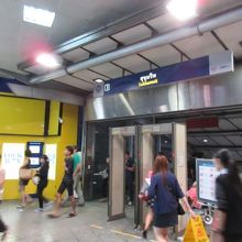 スクンビット駅入口