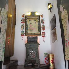 この階段を上がります。