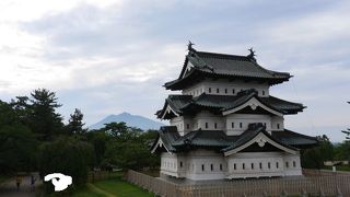 城自体は小さいが周辺の景色との組み合わせが絵になる