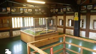 小さな史料館だが当時の遺構も残る