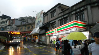 バスが通る道路