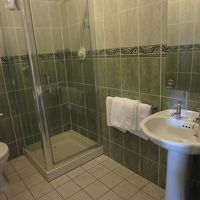 バスタブはなく、アメニティも最小限。ボディソープは固形石鹸。