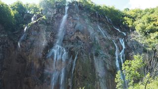 幅と水量じゃなくて高さで勝負