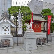 三圍神社と一緒に商売大繁盛の神様