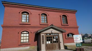 釧路川沿いにあります