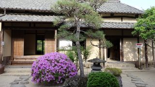 顔色の悪いマネキンが迎えてくれる武家屋敷