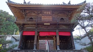 駅から5分の高台にある寺院