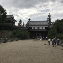 東虎口櫓門(左手南櫓)