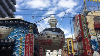 昼でも夜でも賑やか