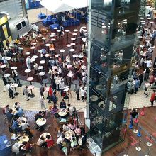 開放的なアリーナ