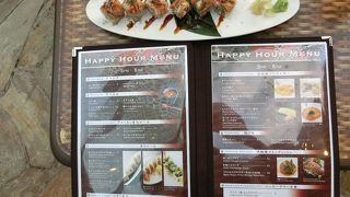 （ハワイ）いろいろな料理がある「鉄板焼き＆寿司レストラン　カイワ（KAIWA）」。（2017）