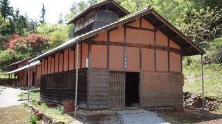 ベンガラの生産過程を学べる工場跡