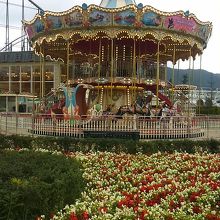 アトラクションはこの有料のメリーゴーランドだけ。