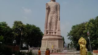 見どころは大きな仏像