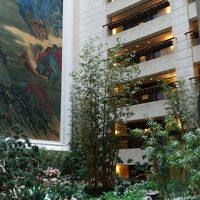 ホテルフロアの吹抜けです