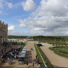 宮殿の窓から。