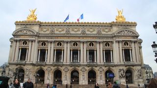 オペラ座に向かって